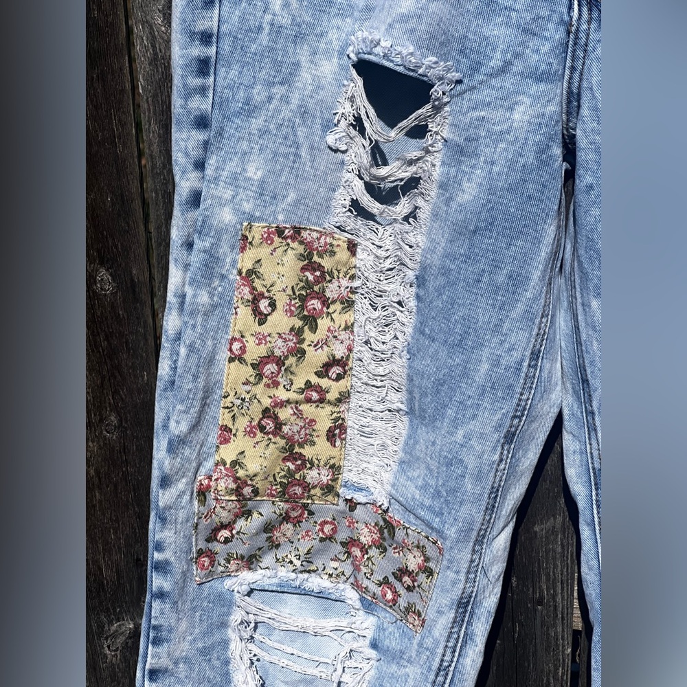 Francesca’s Vintage Almost Famous Harper Heritage Patchwork Acid Wash Jeans NWT - Picture 7 of 16